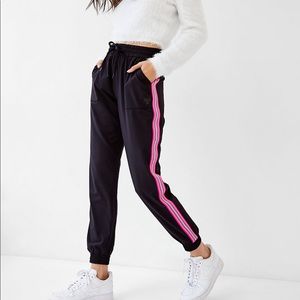 Aritzia TNA Speed Jogger - Black w pink stripes